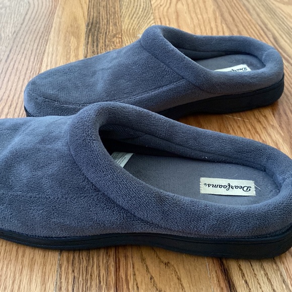 Size 11 grey dearfoam slippers - Picture 4 of 4
